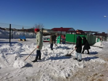 Субботник по благоустройству территории